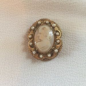 Florenza Gold Shell Baroque Cameo Brooch 1940’s